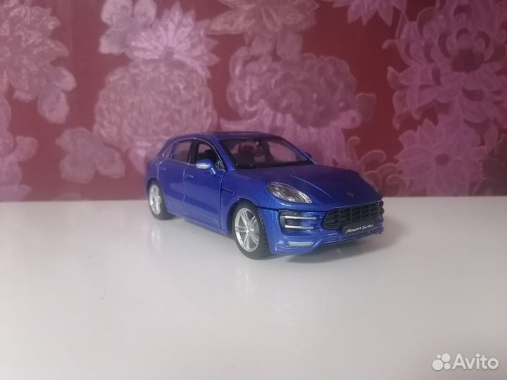 Porsche Macan Bburago 1:24