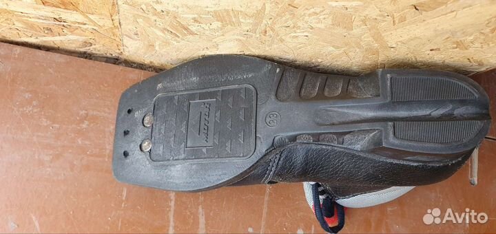 Лыжные ботинки