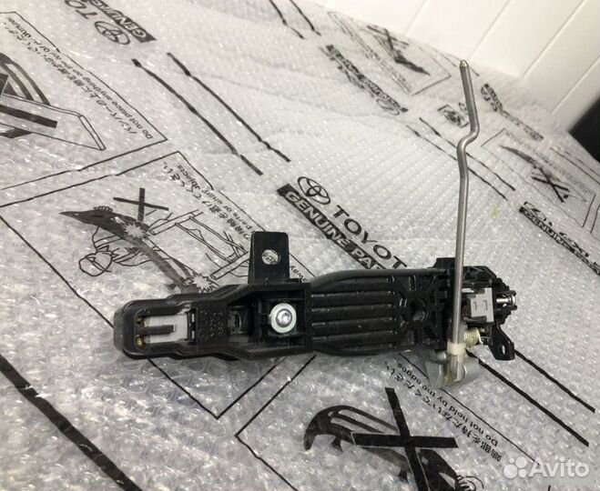 Ручка двери с кронштейном правая Mazda 3 BL