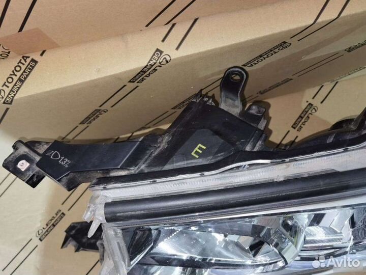 Фара левая Toyota Land Cruiser Prado 150