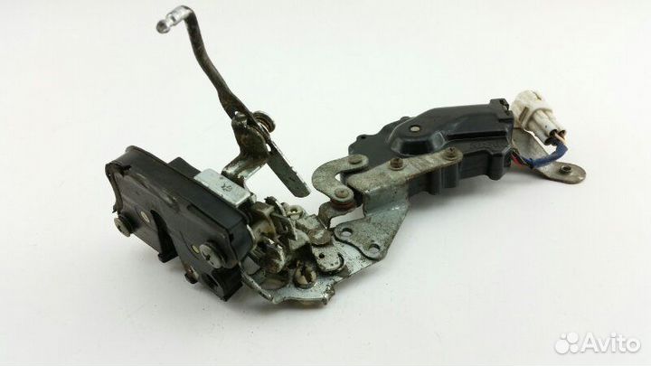 Замок двери задний правый Toyota Camry VZV30 1990