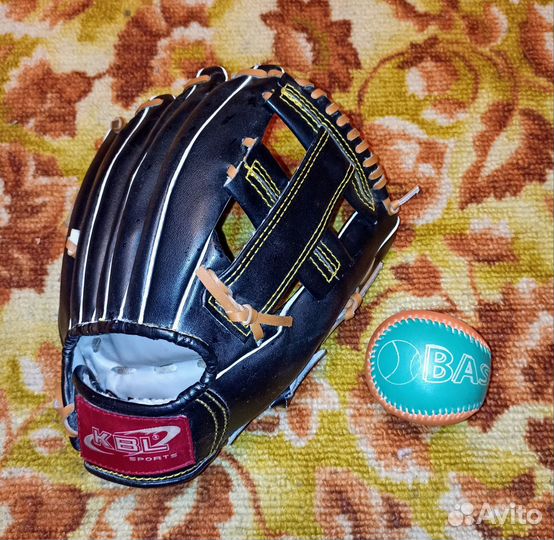 Бейсбольная перчатка + мяч