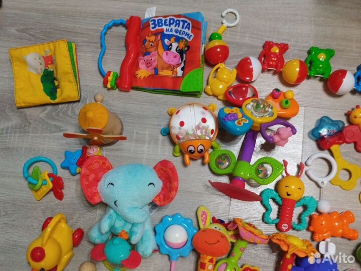 Игрушки для малыша пакетом