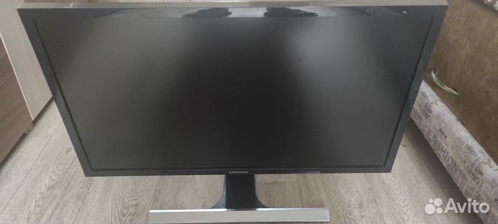 Монитор Samsung 28