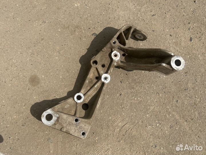 Кронштейн подрамника и рычага VW, Audi, Skoda