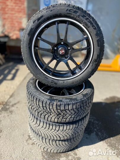 Pirelli Ice Zero FR 215/50 R17