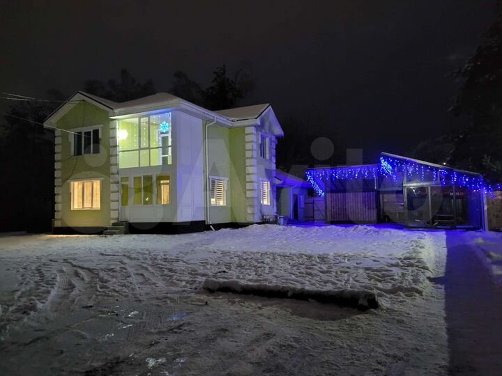 Коттедж 250 м² на участке 10 сот.