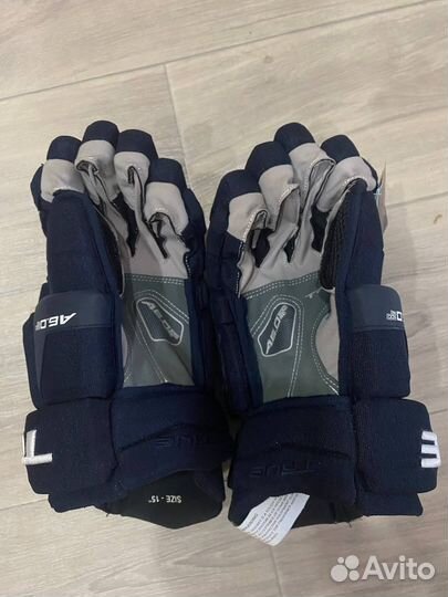 Хоккейная форма, нагрудник, шорты, краги