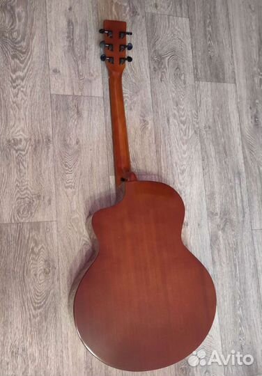 Акустическая гитара(массив)