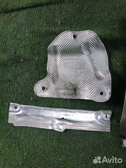 Тепловой экран Bmw X5 E70 N52B30AF 2007