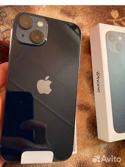 Телефон iPhone 13