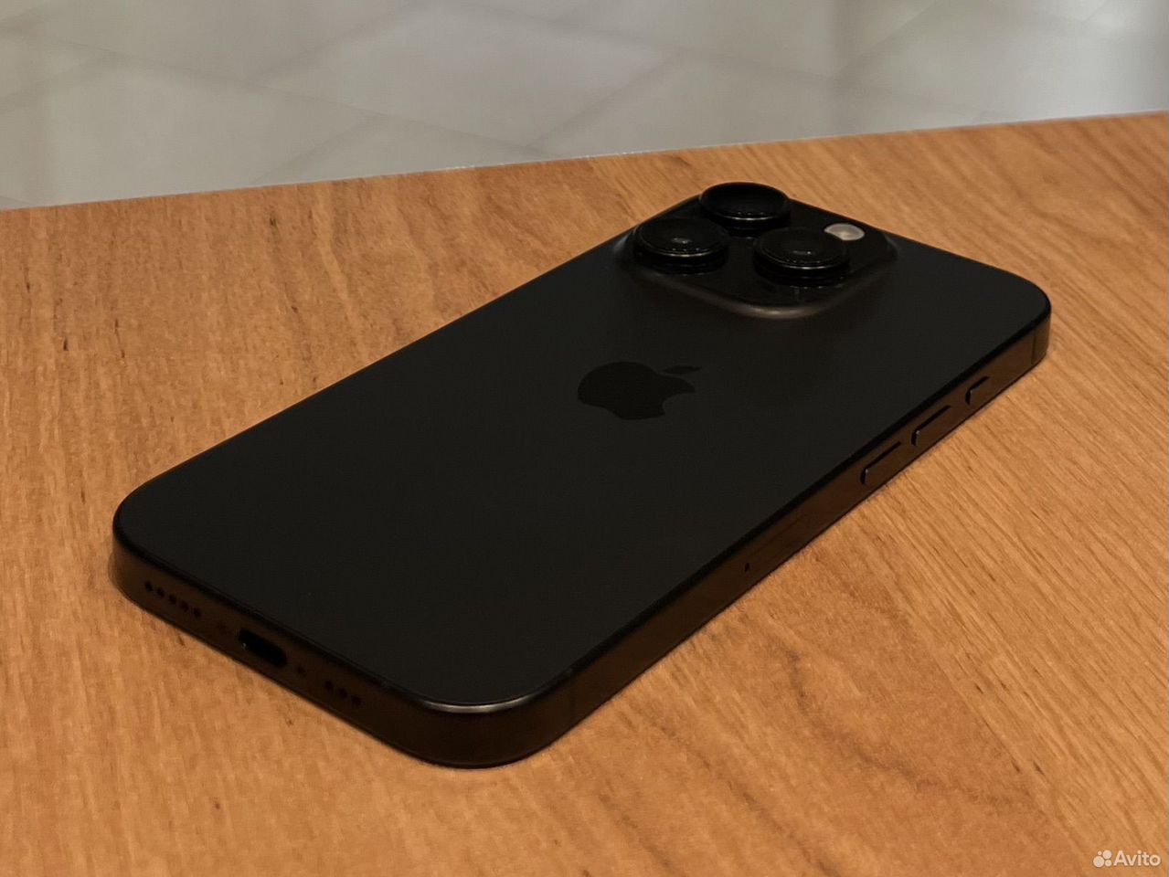 iPhone 16 Pro, 256 ГБ, SIM + eSIM