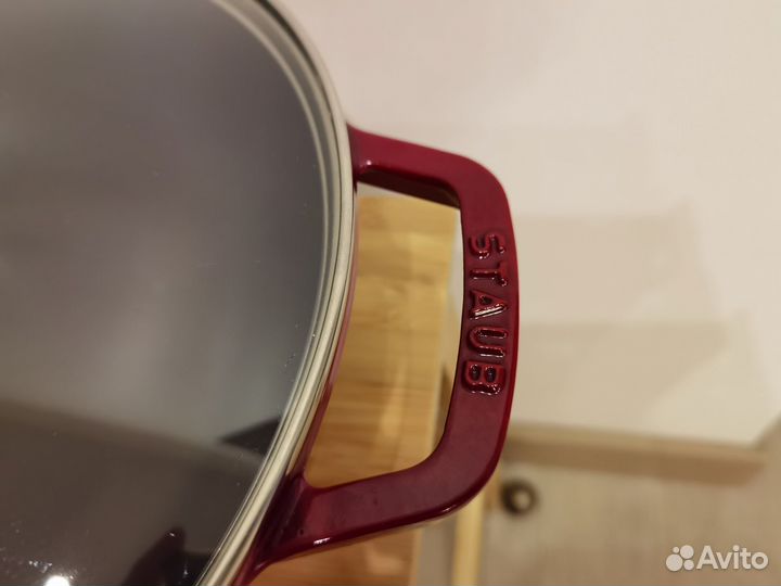 Сковорода-вок чугунная с крышкой 30 см Staub