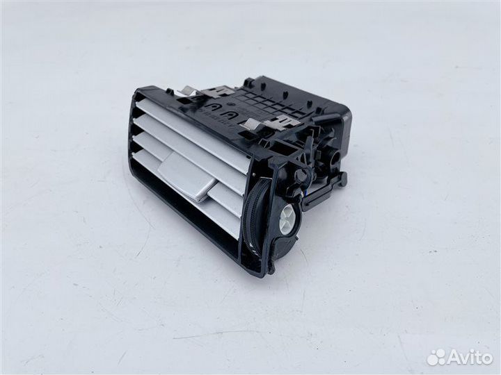 Дефлектор воздушный в торпедо передний левый