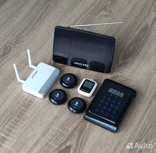 Кнопка вызова официанта, часы, табло, пуль, репите