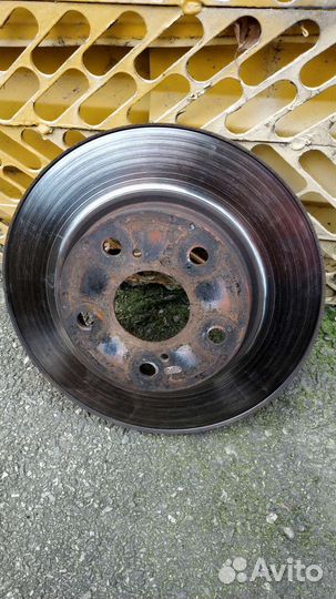 Тормозные диски передние на Toyota Corolla 150