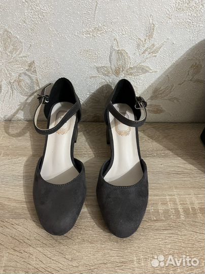 Босоножки новые 36