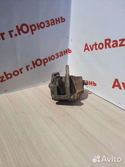 Суппорт передний левый Kia Carens 02-06г.в