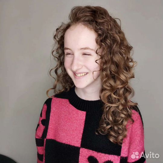 Парикмахер по вьющимся, кудрявым волосам