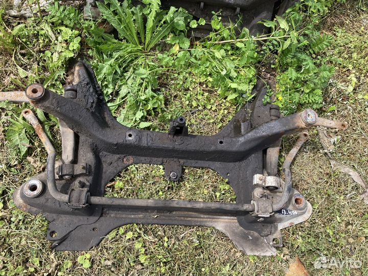 Передняя балка на Пежо 406