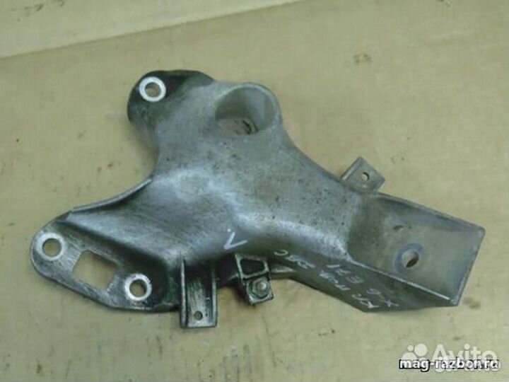 Кронштейн двс BMW X6 E71 3.0L левый