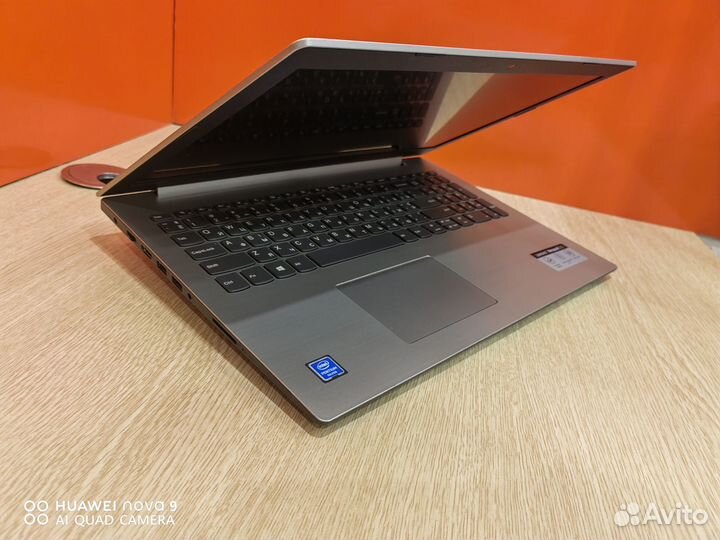 Стильный ноутбук Lenovo Silver