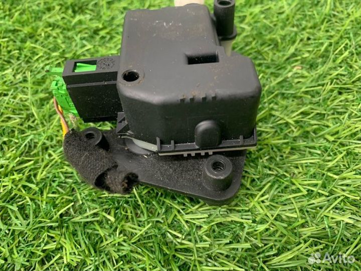 Замок лючка бензобака Audi A6 Allroad C5