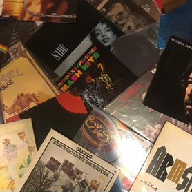 Винил, и кассеты Vinyl, Rock,Jazz,Pop в этажах