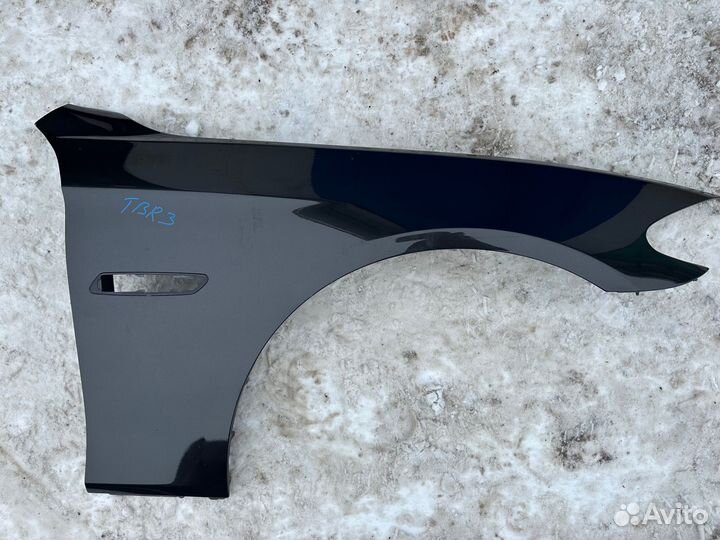 Продам переднее правое крыло для бмв F10