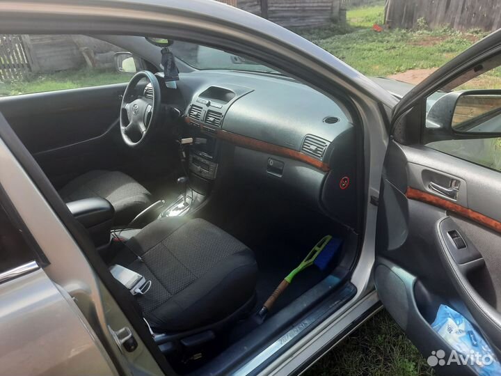 Toyota Avensis 2.0 AT, 2004, 245 715 км