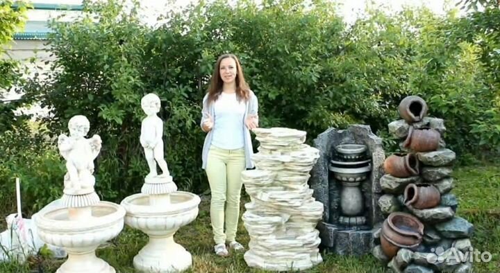 Декоративный фонтан с кувшинами