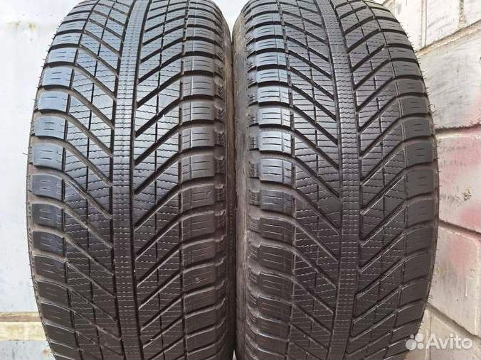 Goodyear Vector 4Seasons 235/55 R17 99V