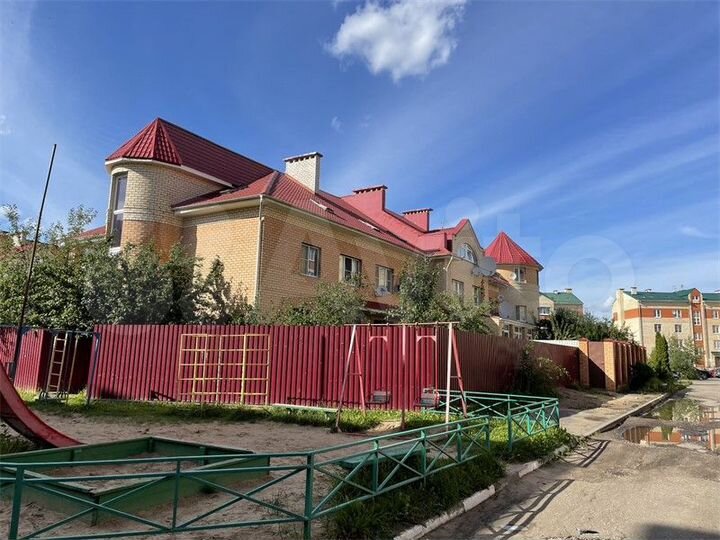 Таунхаус 256,2 м² на участке 1 сот.