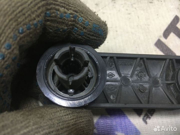 Ручка стеклоподъемника Рено Меган 2