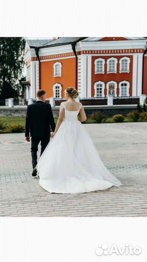 Свадебное платье со шлейфом