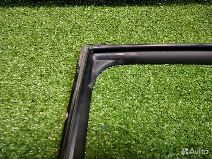 Уплотнитель стекла двери задний левый Kia Ceed JD