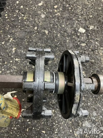 Вал привода, ведущий вал гусеницы снегохода brp