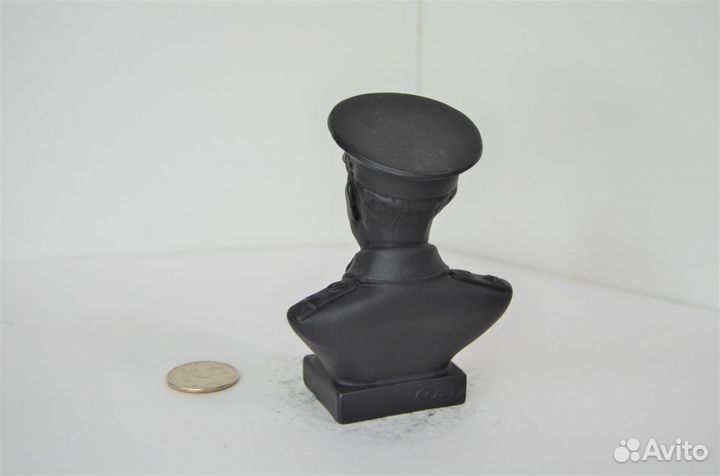 Бюст Сталин И. В. в фуражке чугун