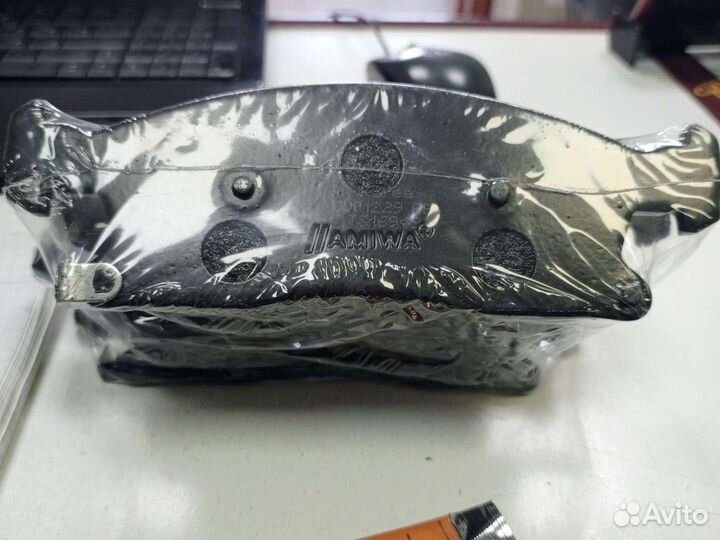 Колодки тормозные перед jeep grand cherokee WK2