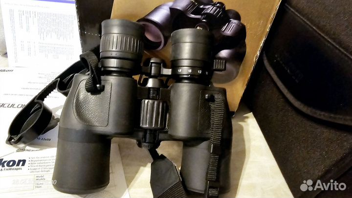 Бинокль Nikon Aculon A211 Zoom 8-18x42