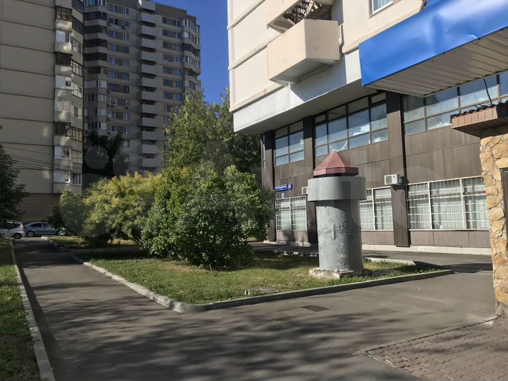 Второй этаж / три входа / с арендатором