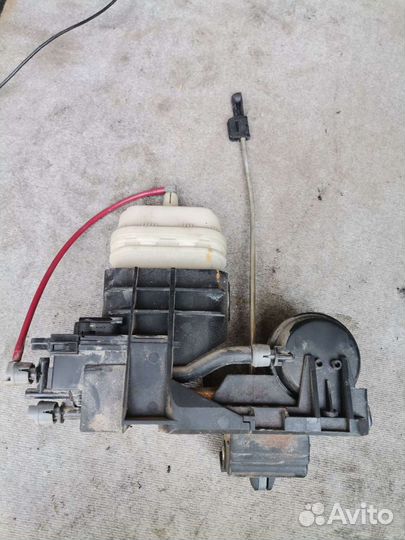 Замок багажника Mercedes w220