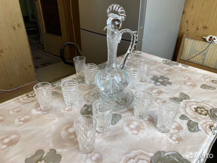Графин хрустальный и стаканы