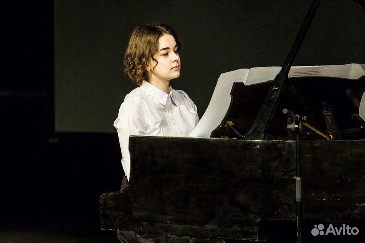 Репетитор по фортепиано, концертмейстер, артист