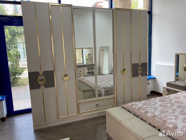 Спальный гарнитур