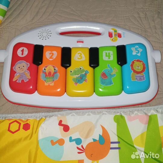 Развивающий коврик fisher price с пианино
