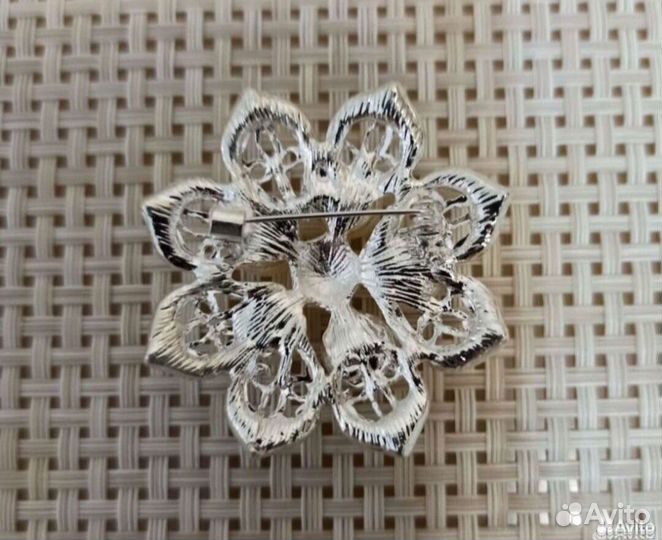 Брошь жемчужная новая