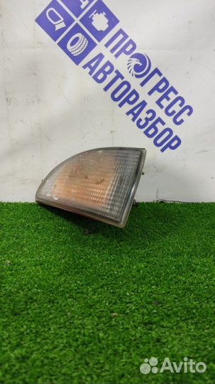 Поворотник правый Mitsubishi Galant седан 2.0 4G63