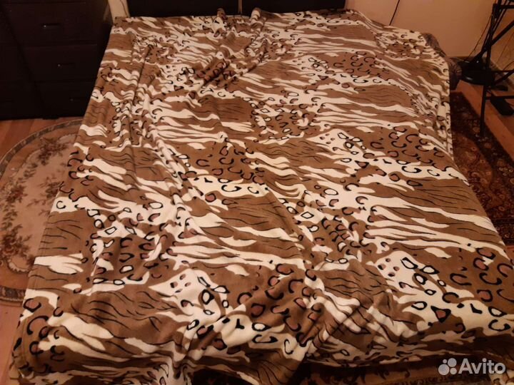 Плед-покрывало 200/220, подушки в подарок