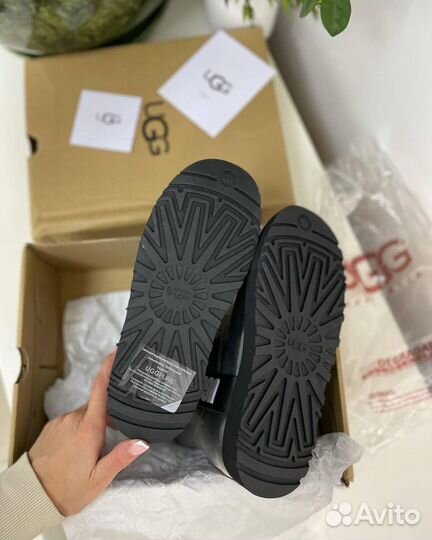 UGG classic clear mini black